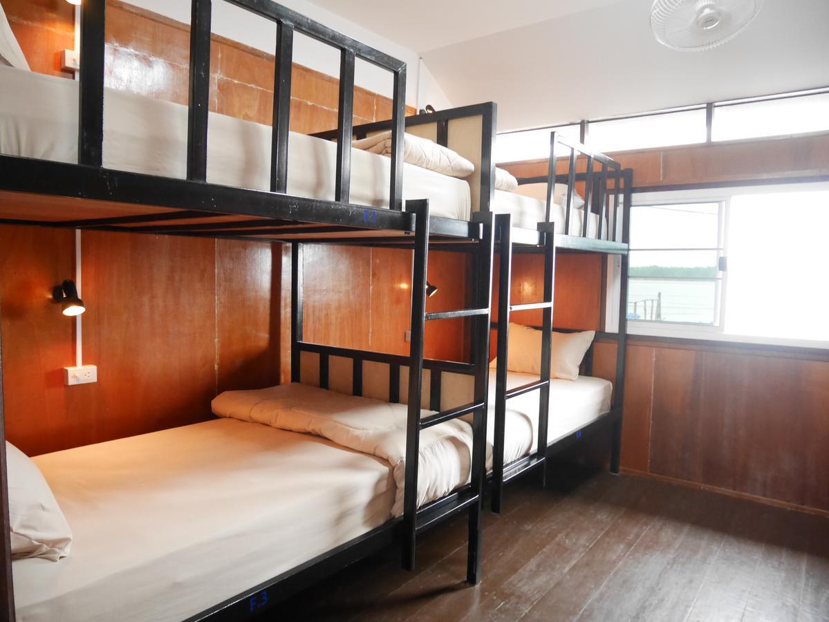 At Pier Hostel Lanta Ko Lanta Екстериор снимка